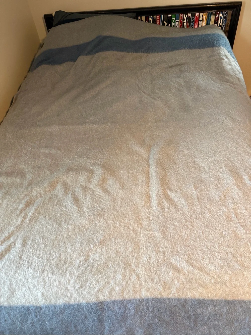 Witney Point Wool Blanket. Queen size